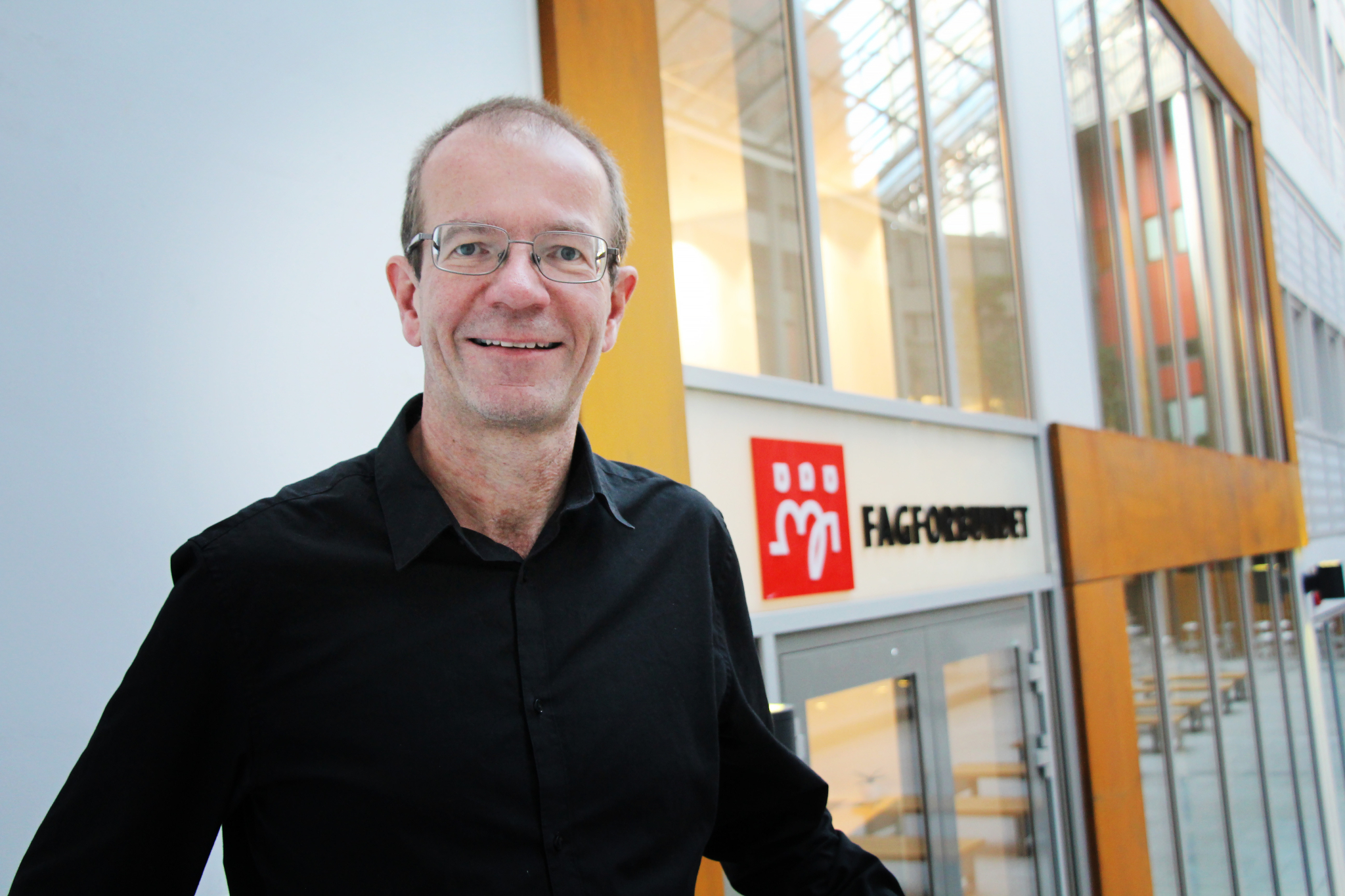 Steinar Fuglevaag foran Fagforbundet lokaler